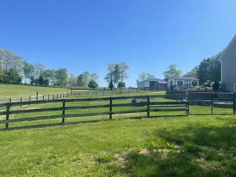 1181 Woodlake Rd, Stamping Ground, KY 40379