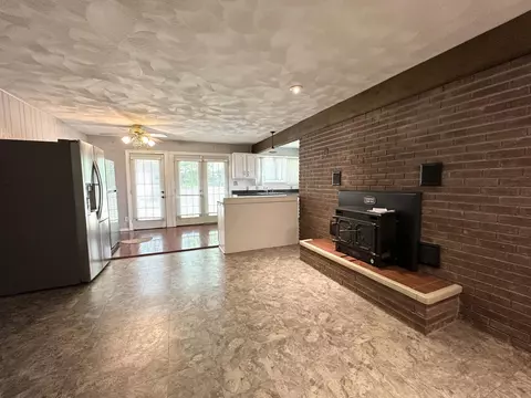 Living - 100 Mockingbird Hill Ln, Corbin, KY 40701 photo 2 of 5