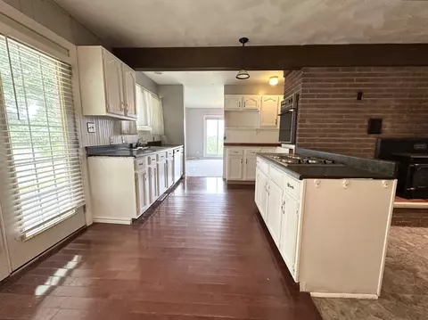 Kitchen - 100 Mockingbird Hill Ln, Corbin, KY 40701 photo 4 of 4