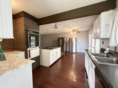 Kitchen - 100 Mockingbird Hill Ln, Corbin, KY 40701 photo 3 of 4