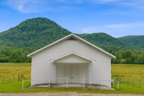 6915 Red Lick Rd, Irvine, KY 40336