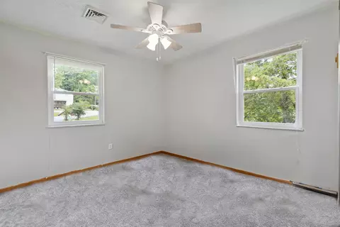 Bedroom - 15 Conlee Ln, Stanton, KY 40380 photo 3 of 6
