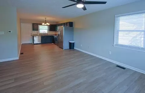 Living - 9 Apache Trl, Winchester, KY 40391 photo 2 of 5