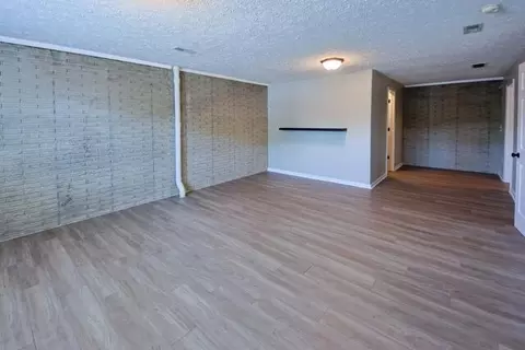 Living - 9 Apache Trl, Winchester, KY 40391 photo 4 of 5
