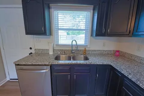 Kitchen - 9 Apache Trl, Winchester, KY 40391 photo 3 of 3