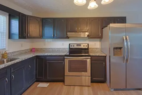 Kitchen - 9 Apache Trl, Winchester, KY 40391 photo 2 of 3