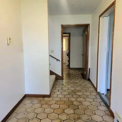 Entry Way - 4670 Ccc Trl, Morehead, KY 40351 photo 2 of 11