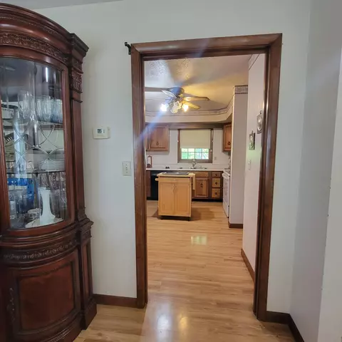 Entry Way - 4670 Ccc Trl, Morehead, KY 40351 photo 6 of 11