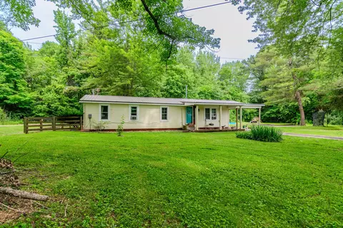 224 Treeline Dr, Berea, KY 40403
