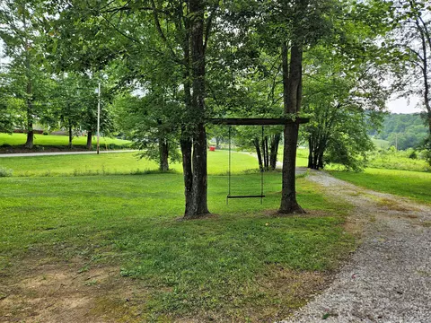 3821 Tidal Wave Rd, Corbin, KY 40701 photo 2