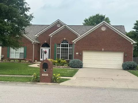 824 Eagle Crest Dr, Versailles, KY 40383