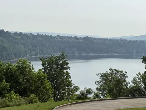 121 Tatum Point Dr, Somerset, KY 42503