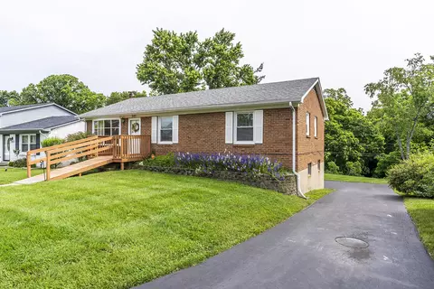 307 E Tiverton Way, Lexington, KY 40517