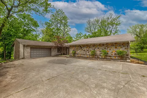 2 Tanglewood Dr, Lexington, KY 40505