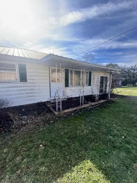 31 Ky-702, Sandy Hook, KY 41171