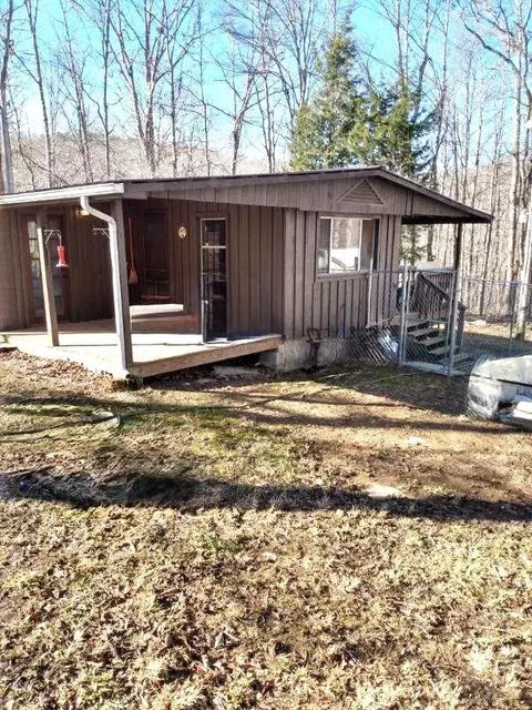 717 Paradise Lake Dr, Somerset, KY 42501