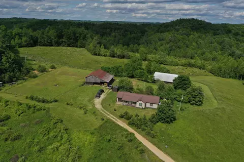342 Dewey Banks Rd, Campton, KY 41301