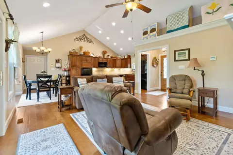 Entry Way - 267 Warman Ln, Burnside, KY 42519 photo 2 of 2