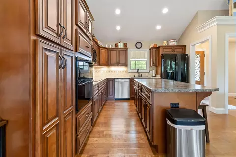 Kitchen - 267 Warman Ln, Burnside, KY 42519 photo 2 of 5