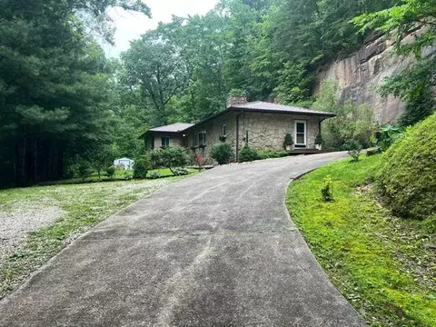 984 Old Abbott Mountain Road Rd, Prestonsburg, KY 41653