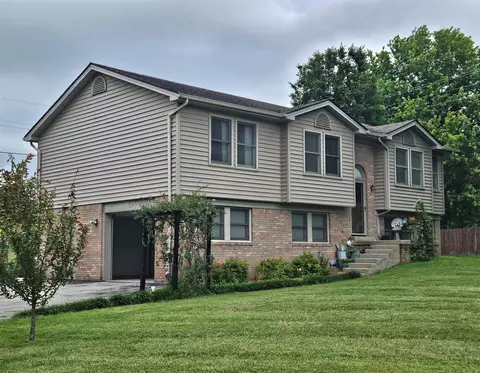 105 Woods Point Dr, Berea, KY 40403