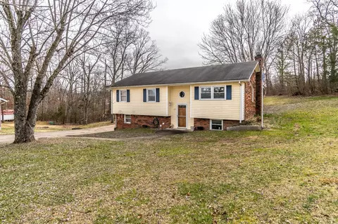 135 Forest Hill Dr, Irvine, KY 40336