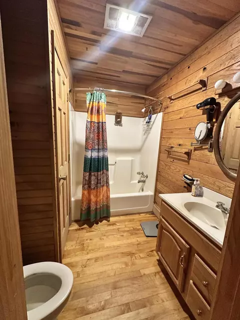 Bath - 816 Flat Rd, Campton, KY 41301 photo 1 of 1