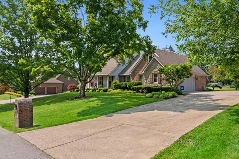 102 Camelot Dr, Winchester, KY 40391