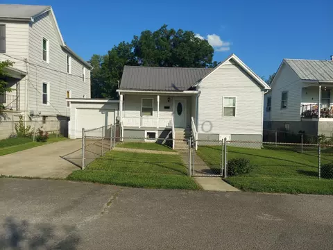 424 Edgewater Dr, Irvine, KY 40336