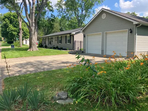1039 Elmendorf Dr, Lexington, KY 40517