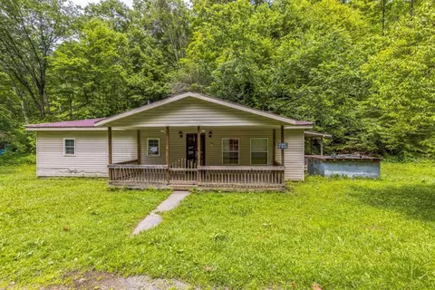 60 Carr Ln, Pine Top, KY 41843