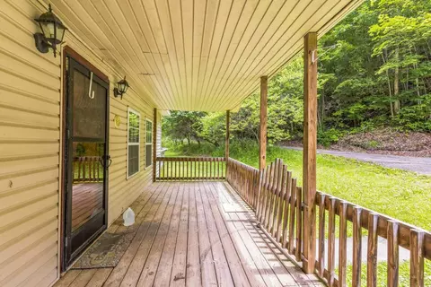 60 Carr Ln, Pine Top, KY 41843 photo 4