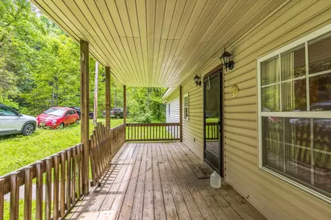 60 Carr Ln, Pine Top, KY 41843 photo 3