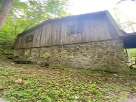 437 Shawn Howell Sub, Prestonsburg, KY 41653