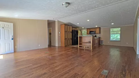 693 Windy Hill Rd, Campton, KY 41301 photo 4