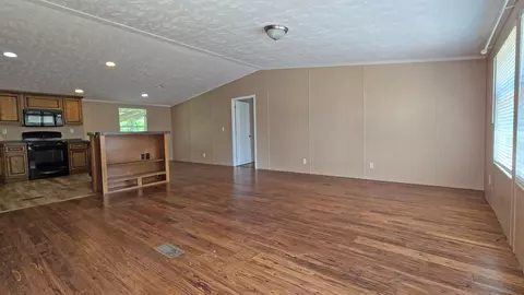 693 Windy Hill Rd, Campton, KY 41301 photo 3