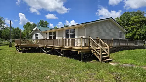 693 Windy Hill Rd, Campton, KY 41301