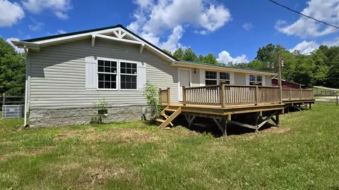693 Windy Hill Rd, Campton, KY 41301 photo 2