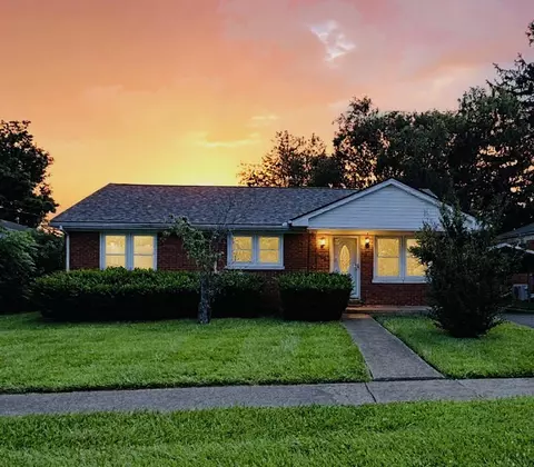 137 Emerson Dr, Versailles, KY 40383