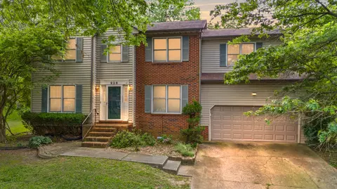 928 Springwood Ct, Lexington, KY 40515