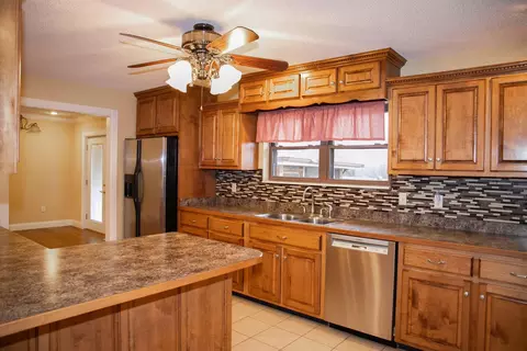 Kitchen - 364 Tidal Wave Rd, Corbin, KY 40701 photo 2 of 6