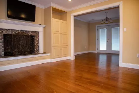 Living - 364 Tidal Wave Rd, Corbin, KY 40701 photo 2 of 7