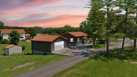 813 Colyer Rd, Bronston, KY 42518