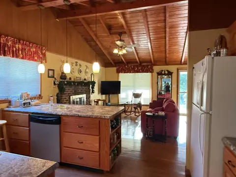 Kitchen - 546 Sellars Rd, Nancy, KY 42544 photo 4 of 4