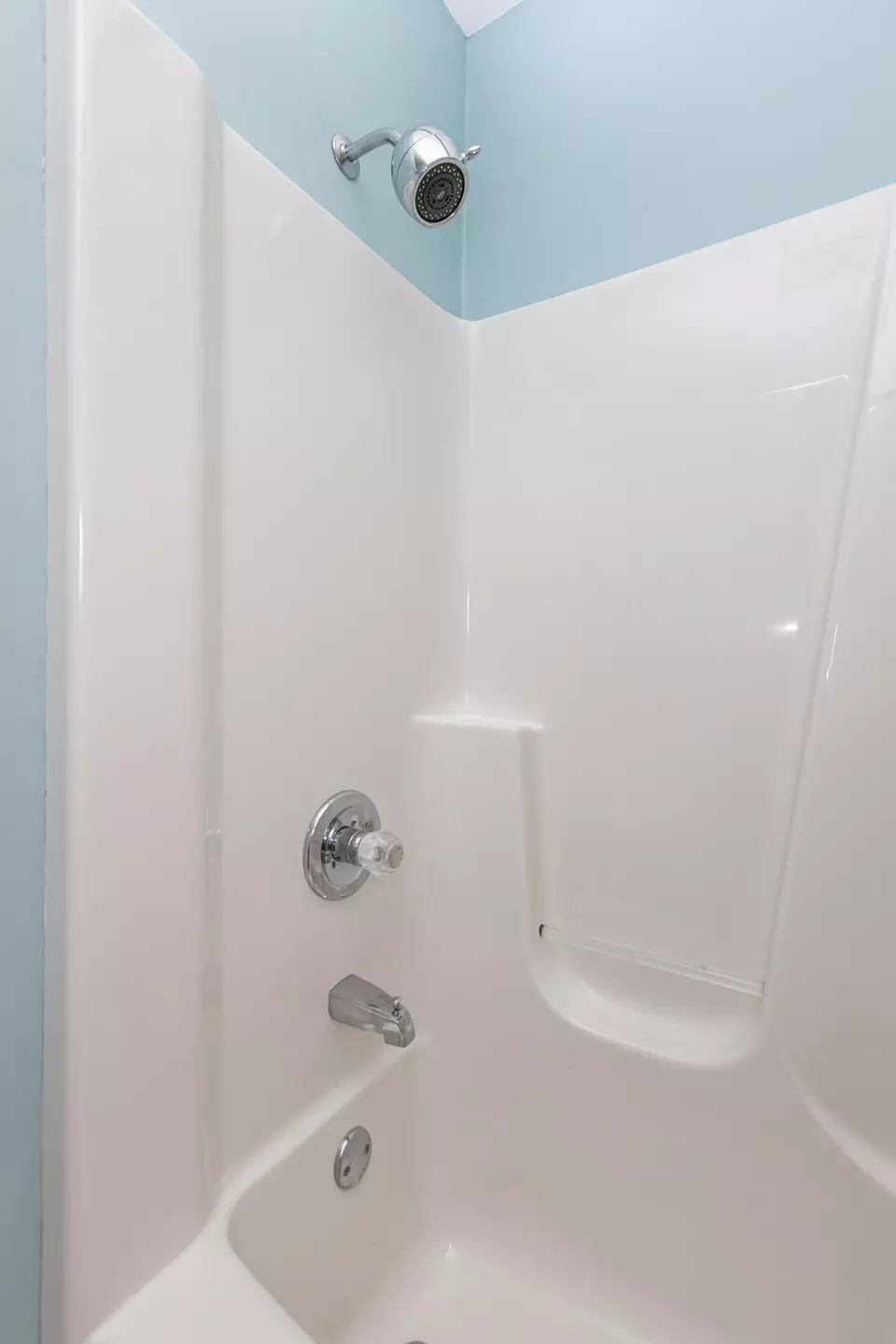 Bath - 206 Candlewood Dr, Danville, KY 40422 photo 2 of 4