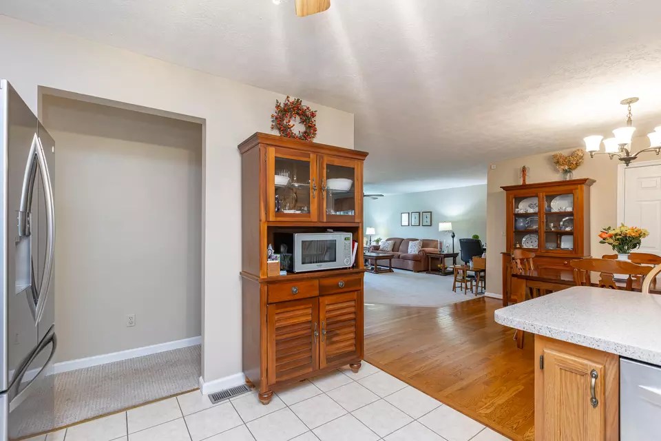 Entry Way - 206 Candlewood Dr, Danville, KY 40422 photo 2 of 2