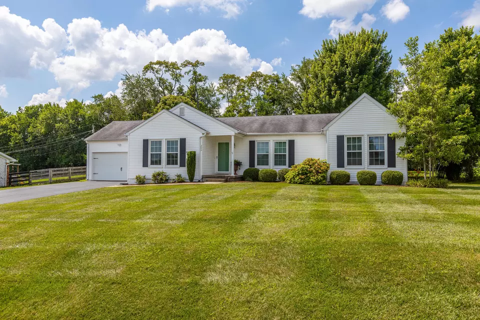 Exterior - 206 Candlewood Dr, Danville, KY 40422 photo 2 of 10