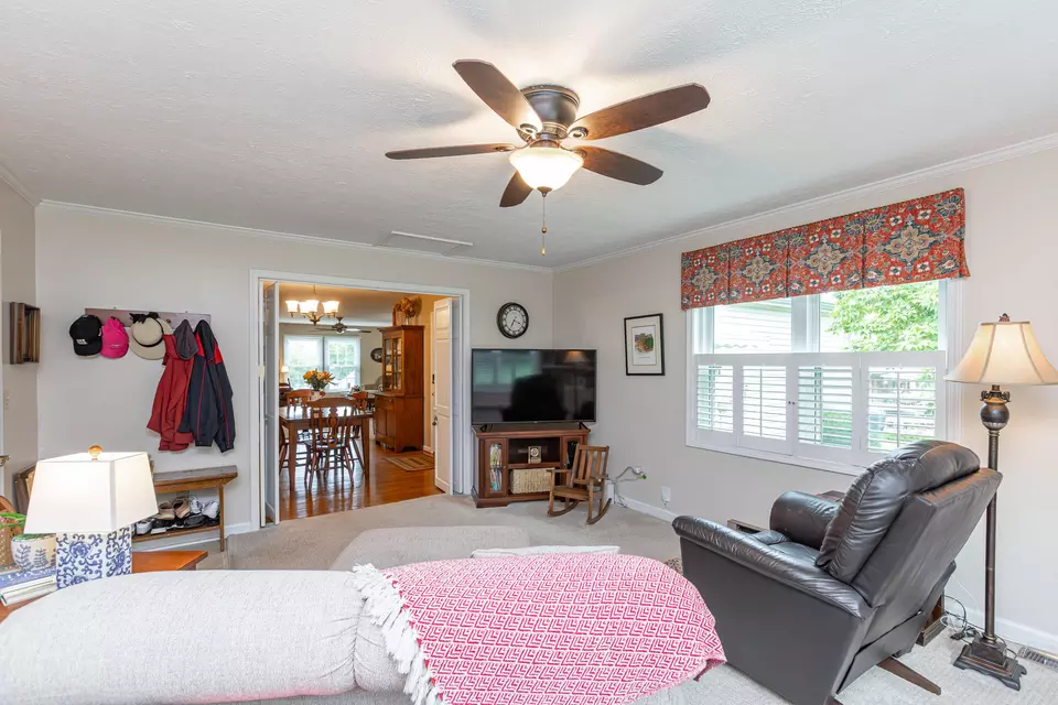 Living - 206 Candlewood Dr, Danville, KY 40422 photo 5 of 5