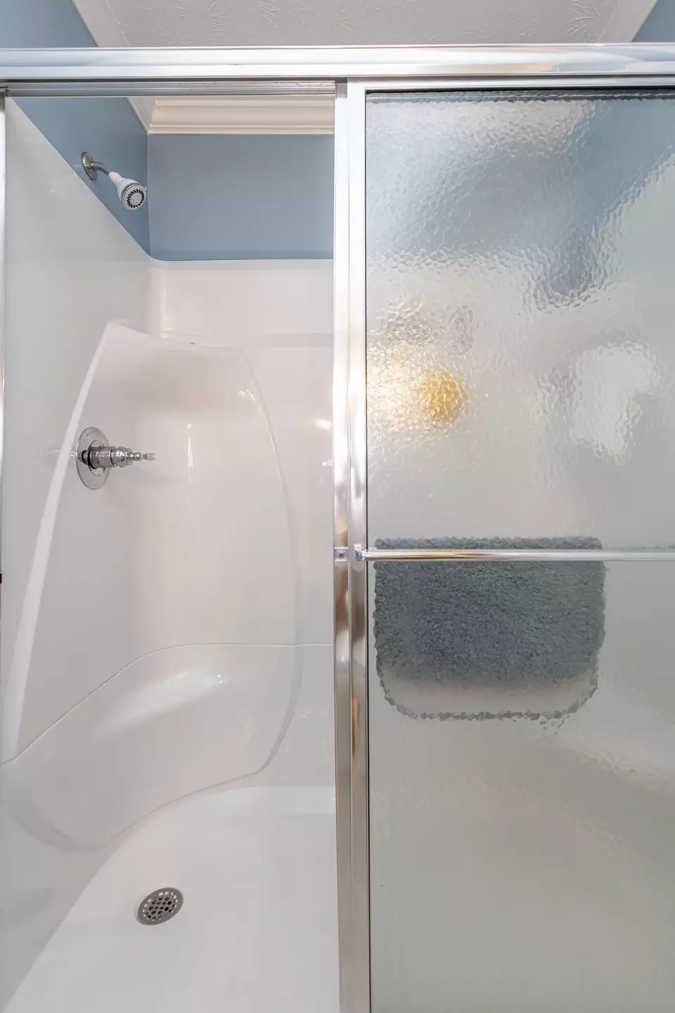 Bath - 206 Candlewood Dr, Danville, KY 40422 photo 4 of 4