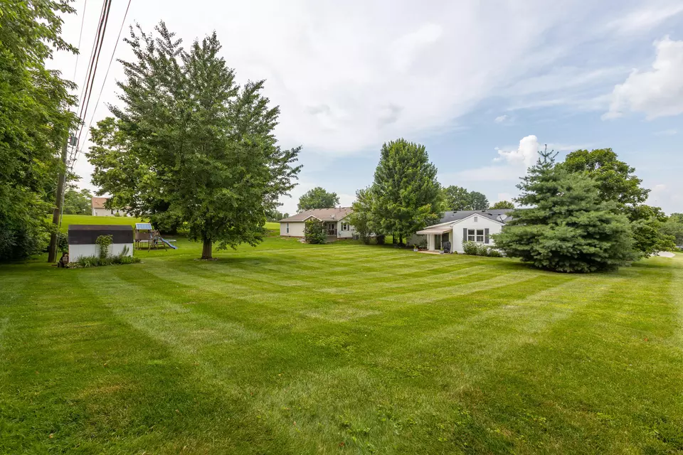 Exterior - 206 Candlewood Dr, Danville, KY 40422 photo 7 of 10